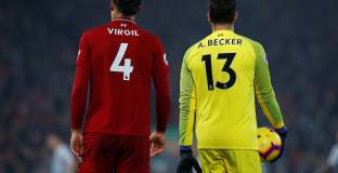 Ливърпул работи над нови договори с Алисон и Ван Дайк