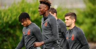 Челси не може да се договори с Ейбрахам и Джеймс