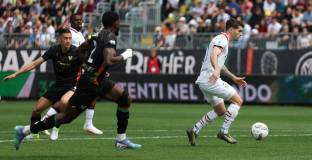 Два удара - два гола за Милан срещу Венеция