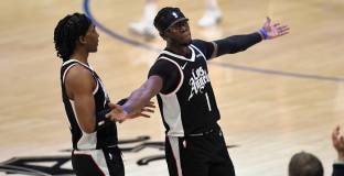 Клипърс стигна до финала в Конференцията