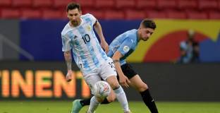 Меси с асистенция при победата над Уругвай 