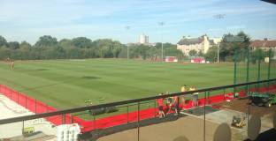 Арсенал затвори академията си