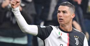 Хеттрик на Роналдо носи успеха на Юве срещу Каляри