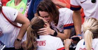 Американска футболистка предизвика резонанс с постъпката си