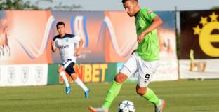 Черно море се раздели с нападател