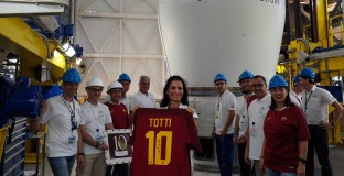 Фланелката на Тоти излетя в космоса 