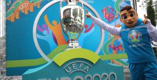 УЕФА може да премести Евро 2021 за декември