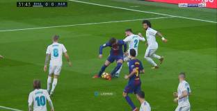 Бивш съдия: Реферът не даде дузпа за Барса