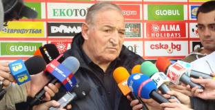 Димитър Пенев недоволен от съдиите: Нов театър ли да откриваме?