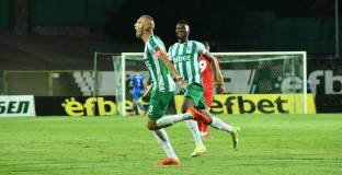 Берое с победа, а Камбуров счупи рекорда на всички времена!