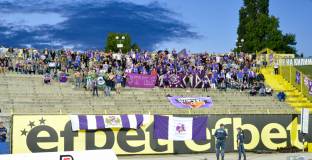 Феновете на Етър също поискаха отваряне на стадионите