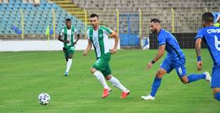 Берое обвърза с договори двама основни играчи