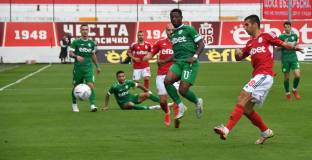 Берое се раздели с двама 