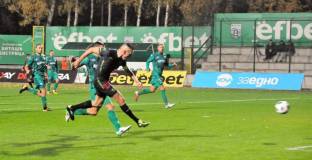 Камбуров продължава да бележи и бута Берое към победите