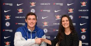 Кристиенсен продължи договора с Челси