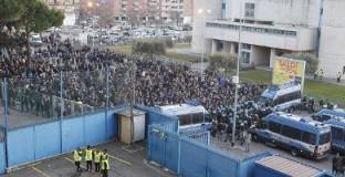 Хелас Верона може да уволни старши-треньора след акция на феновете