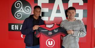 Синът на Дрогба подписа с Гингам