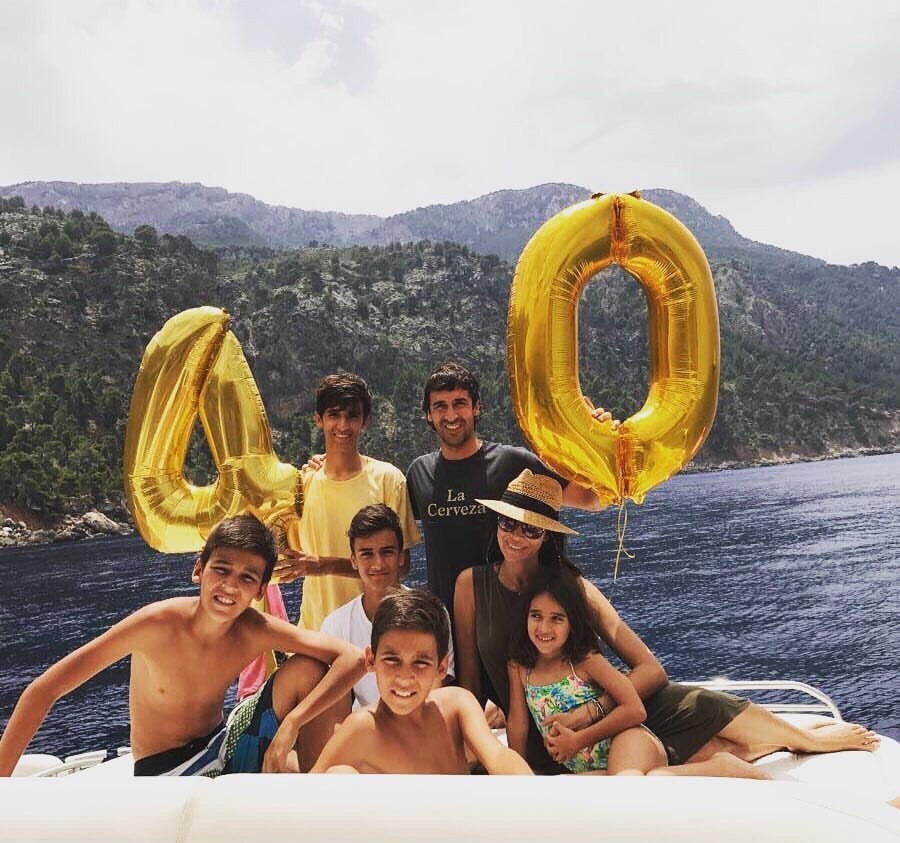 Ето как Раул отпразнува 40-годишнината си. 