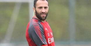 Наполи планира да купи Оспина