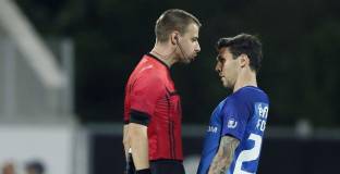 Играч на Левски се подигра със съдия - бил ял много лук