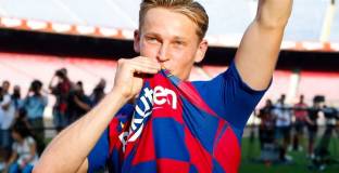  Куман: Френки де Йонг иска да остане в Барселона  