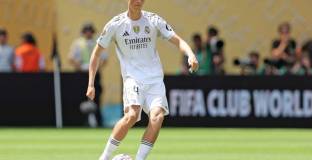 Бащата на Хойсен разкритикува Юве за отношението към сина му