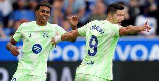 Левандовски се развихри за класически успех на Барса срещу Алавес