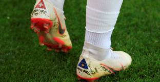 Сърбите искали Шакири да смени обувките си 