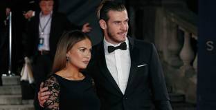 Бейл отложи сватбата си 