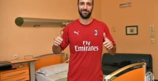 Милан и Ювентус обявиха сделките с Калдара, Бонучи и Игуаин