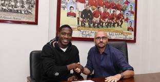 Торино нае защитник на Челси