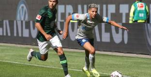 Шалке стъпи накриво на старта на Бундеслигата