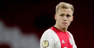 Невил нападна Ван де Бек