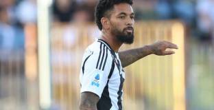 Евертън отправи оферта за халф на Ювентус 