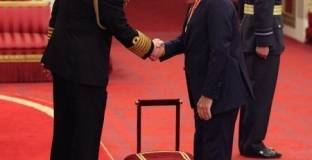 Кени Далглиш бе посветен в рицарско звание