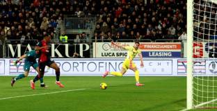 Гол на Влахович донесе победата на Ювентус