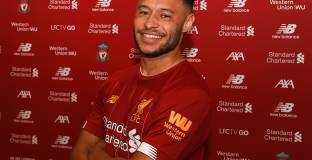 Окслейд - Чембърлейн подписа нов договор с Ливърпул