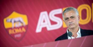 Моуриньо упрекна Ман Юнайтед и Тотнъм