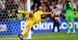 Донарума спечели пет от пет 