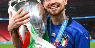 Жоржиньо е десетият футболист, спечелил Европейско и ШЛ