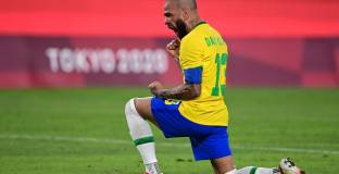 Дани Алвеш получи предложения от ОАЕ и Саудитска Арабия 