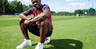 Астън Вила с 13-то попълнение за това лято