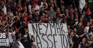 Глобиха ПСЖ за банерите срещу Неймар