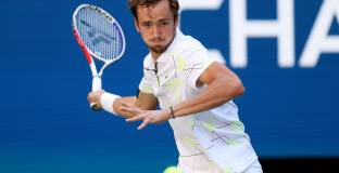 Медведев и Зверев се класираха за третия кръг на Australian Open-2020