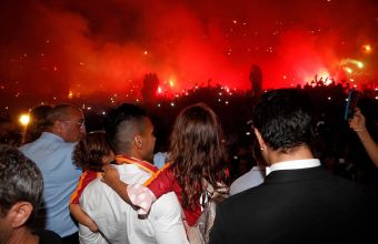 25 000 фена на Галатасарай посрещнаха Фалкао в Истанбул.