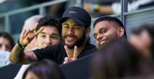 Неймар гледал тенис мач в компанията на Пике 