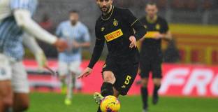 Полузащитник на Интер аут за неопределен срок