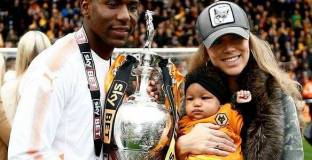 Футболната общественост подкрепи бивш играч на Арсенал след трагедията