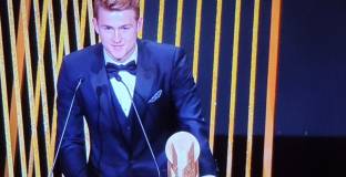 Де Лигт бе признат за най-добър млад играч за 2019 г. 