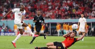  Хътчинсън е най-възрастният футболист, започвал мач на Световно